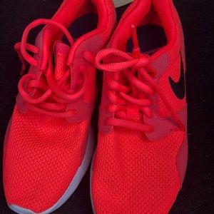 Nike’s size 6 in woman’s